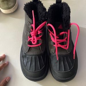 Nike ACG girls woodside chukka winter boots